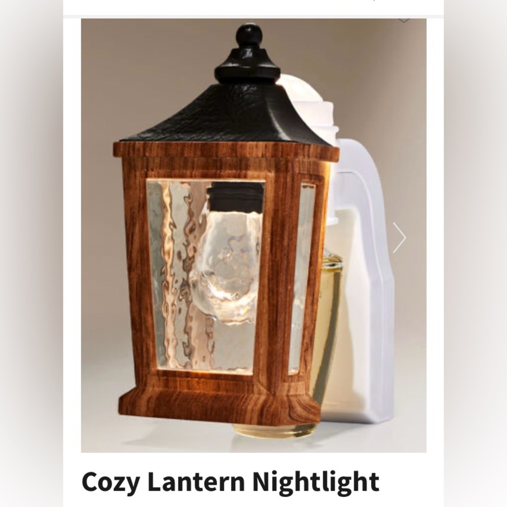 Bath and Body Works Cozy Lantern Wallflower Plug-In NWT w/free Wallflower refill